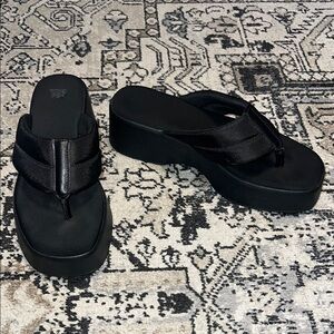 Black Platform Wild Fable Flip-Flop Shoes